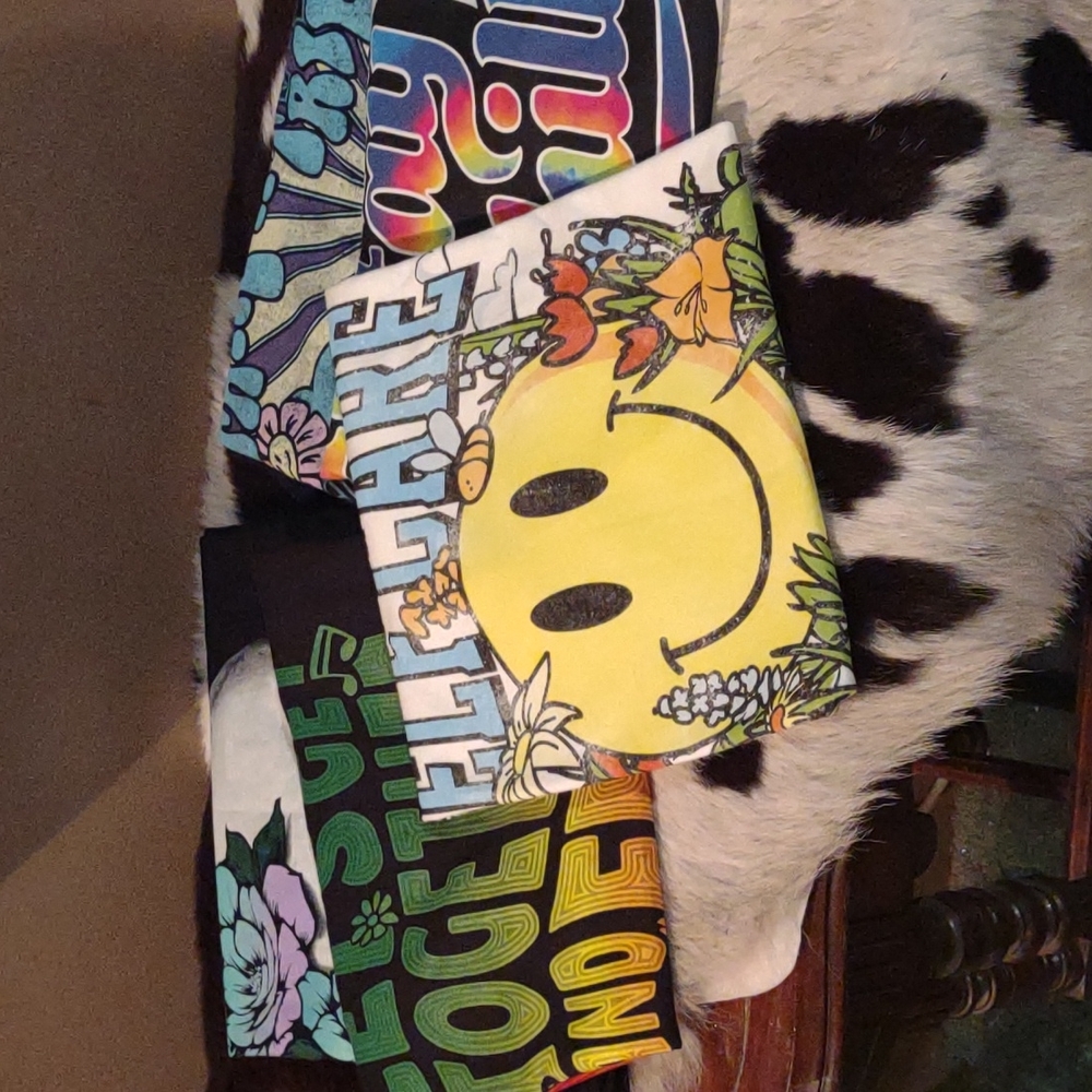 5 T shirt bundle NWT medium